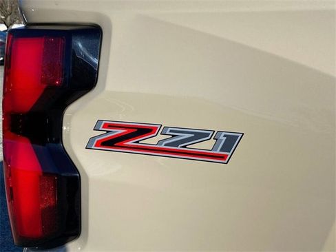 Used 2023 Chevrolet Colorado Z71 w/ Z71 Convenience Package 2 image 32