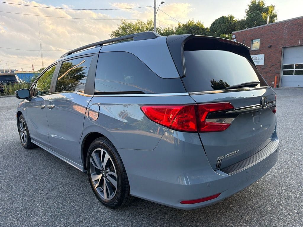 Used 2023 Honda Odyssey Touring image 4