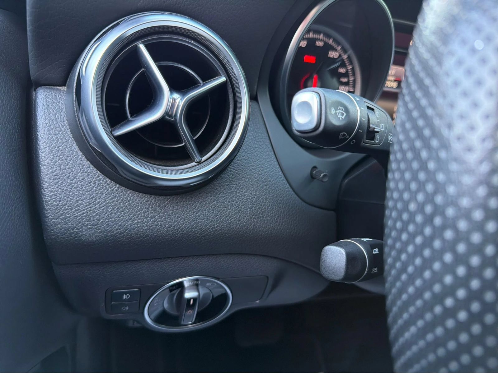 Used 2020 Mercedes-Benz GLA 250 4MATIC image 18
