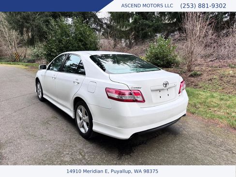 Used 2011 Toyota Camry SE image 3