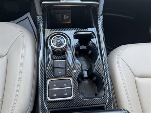 Used 2020 Ford Explorer XLT w/ Equipment Group 202A image 13