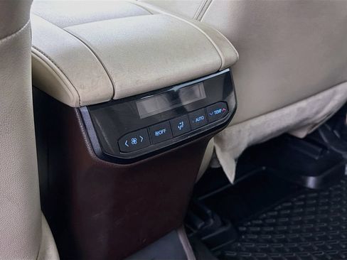 Used 2020 Toyota Highlander XLE AWD/4WD image 26