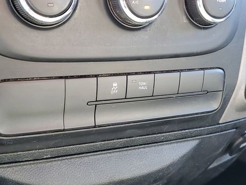 Used 2018 RAM 1500 Tradesman w/ Chrome Appearance Group image 21