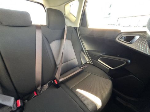 Used 2025 Kia Soul LX w/ LX Technology Package FWD image 33