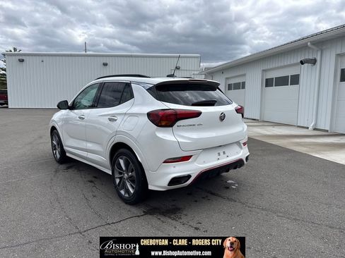 Used 2020 Buick Encore GX Essence w/ Experience Buick Package FWD image 3