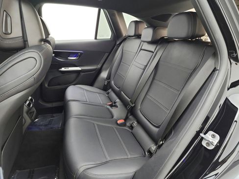 Used 2025 Mercedes-Benz GLC 350e 4MATIC image 15