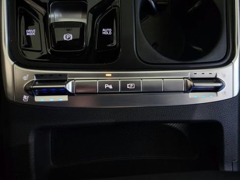 Certified 2026 Kia Carnival SX w/ SX Dark Edition Package FWD image 19