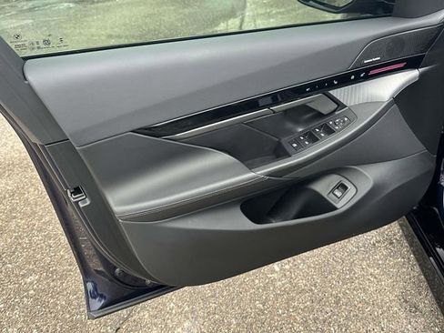 Certified 2025 BMW 530i xDrive w/ M Sport Package image 25