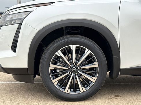 New 2026 Nissan Pathfinder Platinum image 6