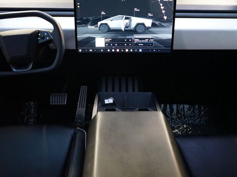 Used 2024 Tesla Cybertruck AWD Crew Cab image 11