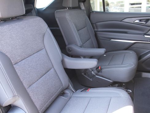 New 2027 Chevrolet Traverse LT w/ Sun and Wheel Package FWD image 17