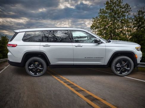New 2025 Jeep Grand Cherokee L Limited w/ Luxury Tech Group II image 2