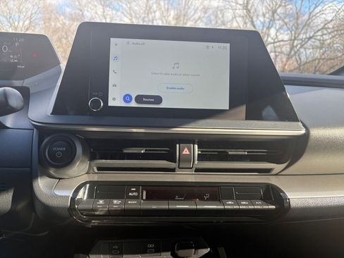 Used 2025 Toyota Prius LE image 18