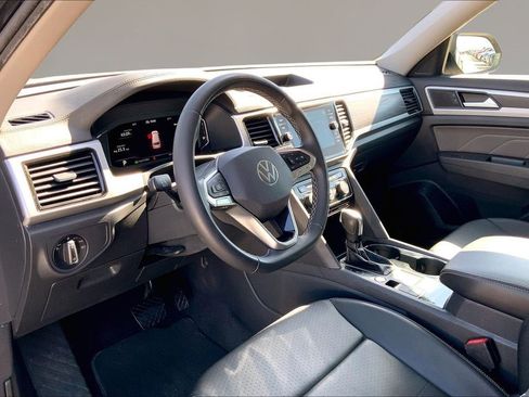 Certified 2025 Volkswagen Atlas SE AWD/4WD image 13