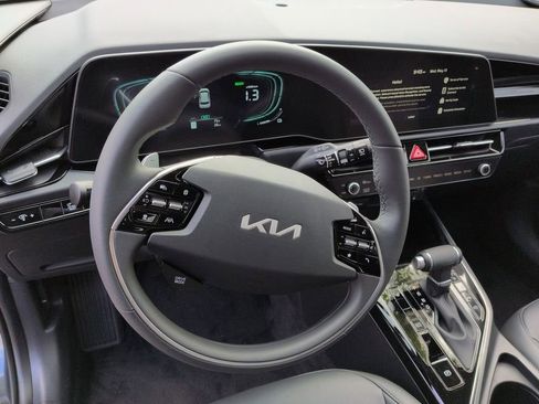 New 2026 Kia Niro EX FWD image 11