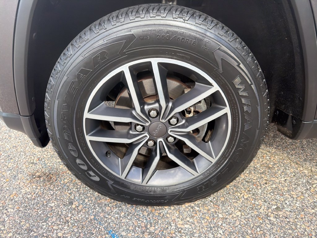 Used 2019 Jeep Grand Cherokee Limited AWD/4WD image 27