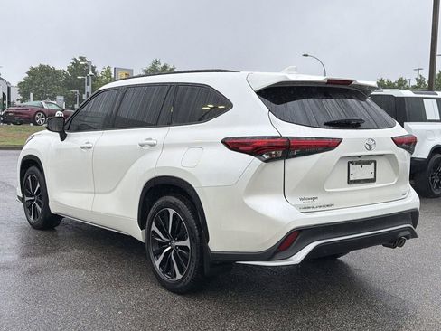 Used 2021 Toyota Highlander XSE FWD image 3