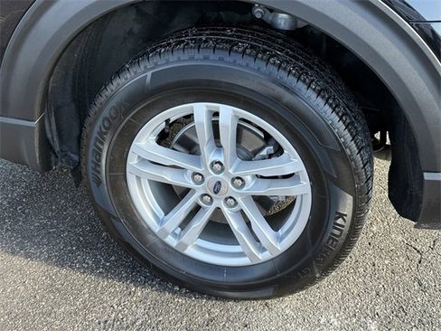 Certified 2023 Ford Explorer XLT w/ Equipment Group 202A image 5