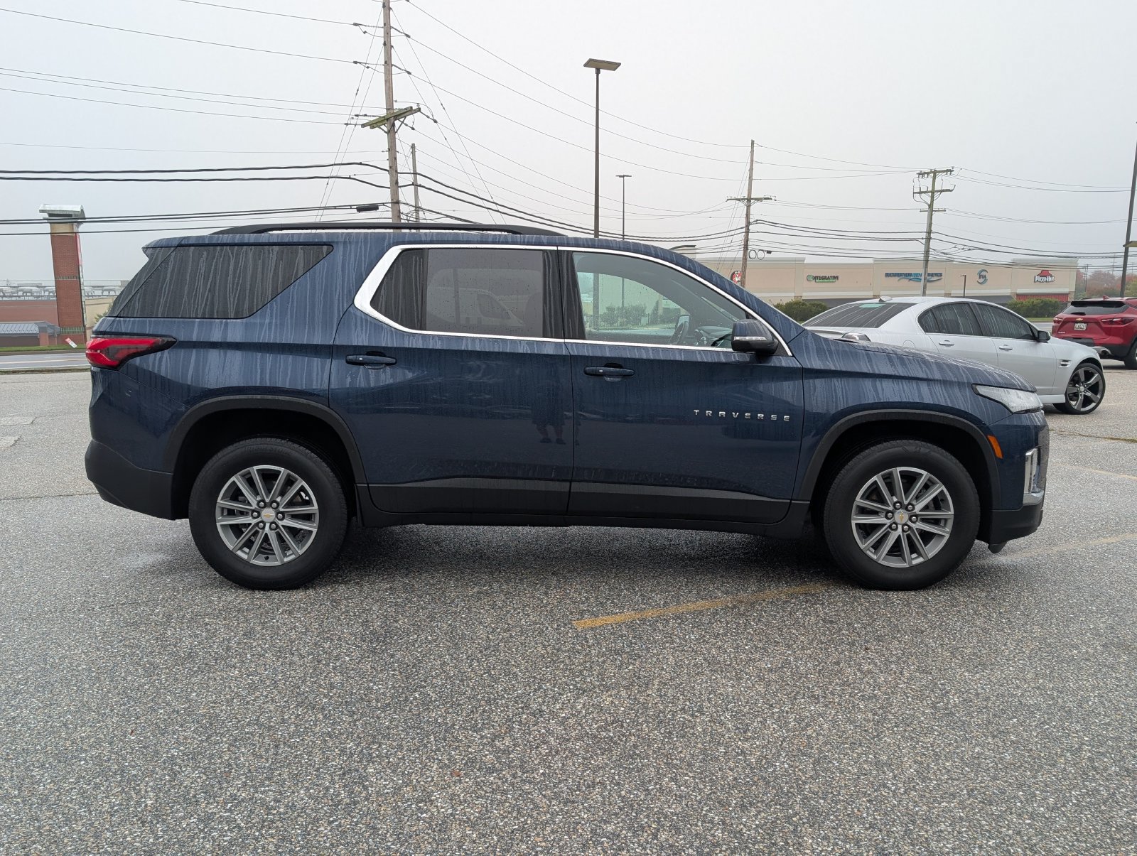 Used 2023 Chevrolet Traverse LT AWD/4WD image 2