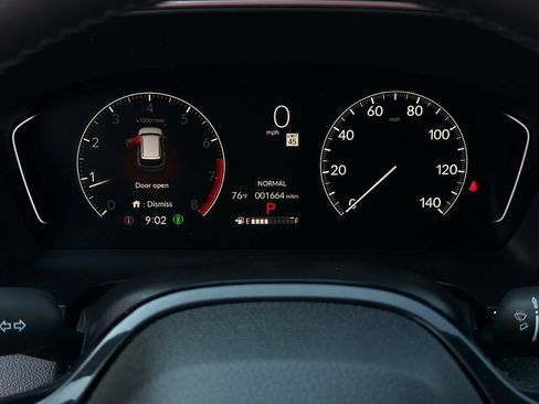 Used 2025 Honda Pilot Touring image 14