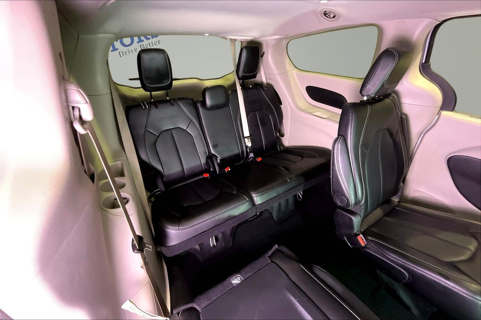 Used 2024 Chrysler Pacifica Touring-L FWD image 26