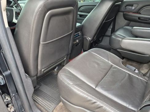 Used 2010 Cadillac Escalade Luxury AWD/4WD image 17