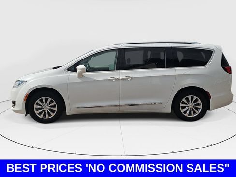 Used 2018 Chrysler Pacifica Touring-L FWD image 6