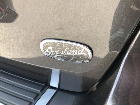 Used 2019 Jeep Grand Cherokee Overland w/ Interior Metal Package AWD/4WD image 10