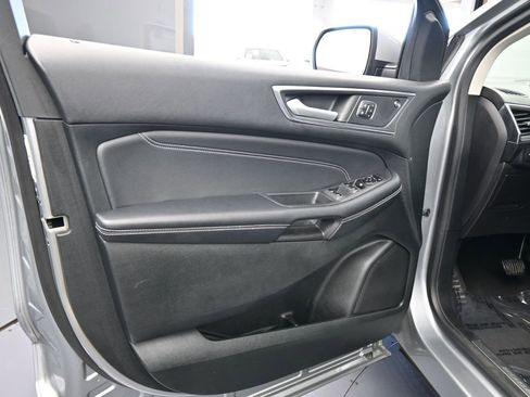 Used 2022 Ford Edge Titanium image 16