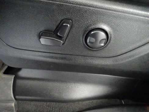Used 2023 RAM 1500 Big Horn AWD/4WD image 3