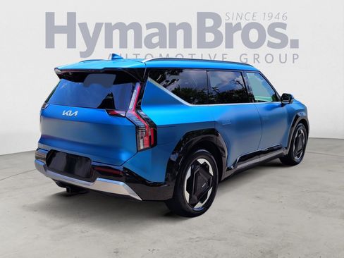 Used 2024 Kia EV9 Land AWD/4WD image 3
