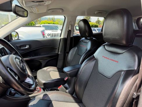 Used 2020 Jeep Compass Trailhawk AWD/4WD image 14