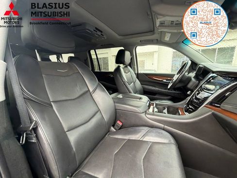 Used 2019 Cadillac Escalade ESV Luxury AWD/4WD image 57