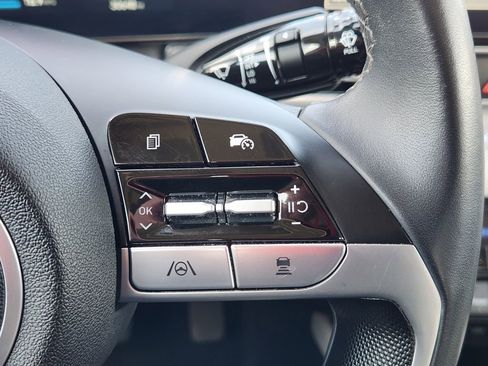 Used 2024 Hyundai Elantra Limited image 35