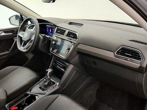 Used 2023 Volkswagen Tiguan SE FWD image 24