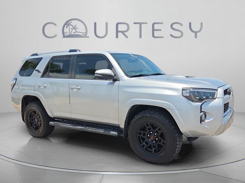 Used 2018 Toyota 4Runner TRD Off-Road Premium AWD/4WD image 7