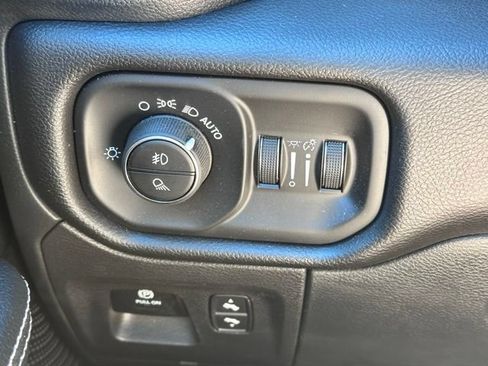Used 2023 RAM 1500 Laramie AWD/4WD image 18