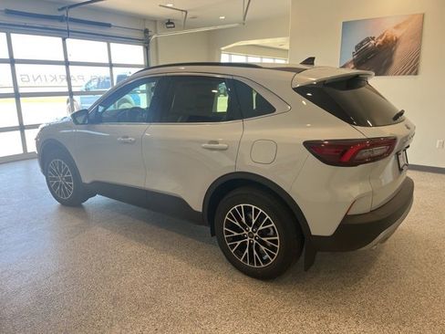 New 2025 Ford Escape SE w/ PHEV Premium Package image 4