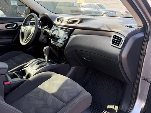 Used 2016 Nissan Rogue SV image 20