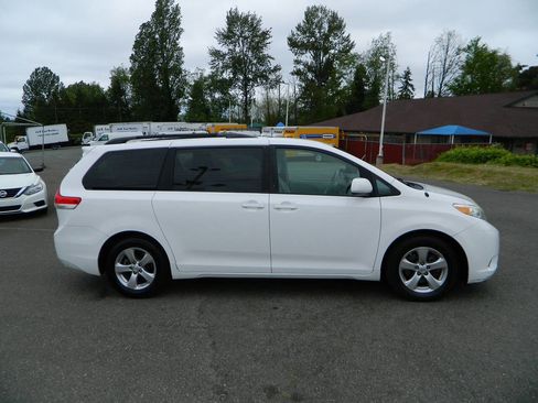 Used 2013 Toyota Sienna LE FWD image 9