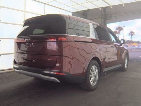 Used 2024 Kia Carnival LX image 2