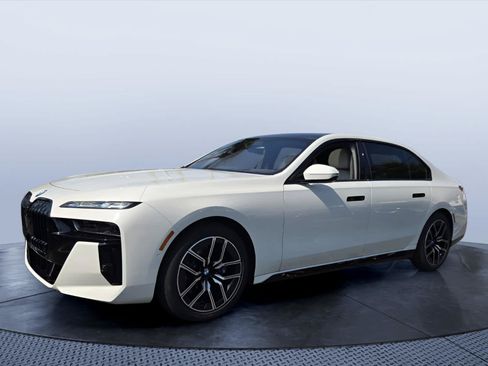 Certified 2023 BMW 760i xDrive AWD/4WD image 2
