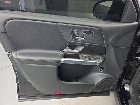 Used 2023 Mercedes-Benz GLB 250 4MATIC image 24