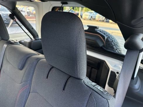 Used 2024 Jeep Wrangler Unlimited Rubicon AWD/4WD image 11