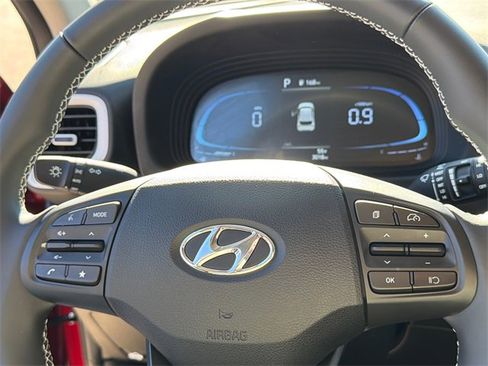 Certified 2025 Hyundai Venue Limited image 25