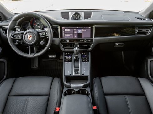 Certified 2026 Porsche Macan image 12