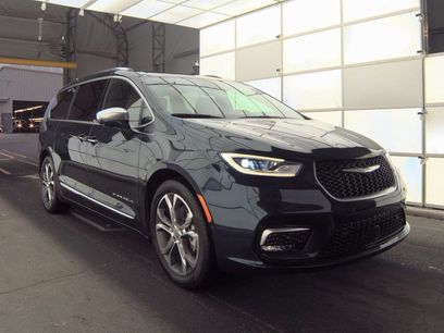 Used 2024 Chrysler Pacifica Pinnacle
