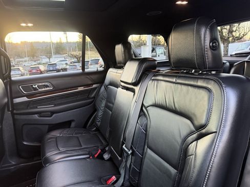 Used 2019 Ford Explorer Platinum image 33