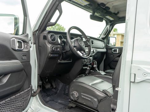 Used 2023 Jeep Wrangler Unlimited Sahara w/ Cold Weather Group AWD/4WD image 14