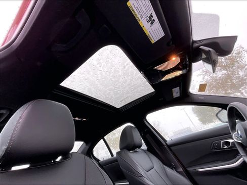 Used 2026 BMW 330i Sedan w/ M Sport Package image 23